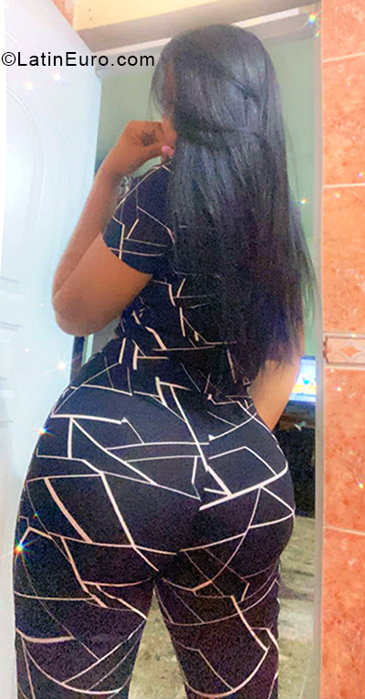 Date this delightful Dominican Republic girl Vanessa from Santo Domingo DO40404