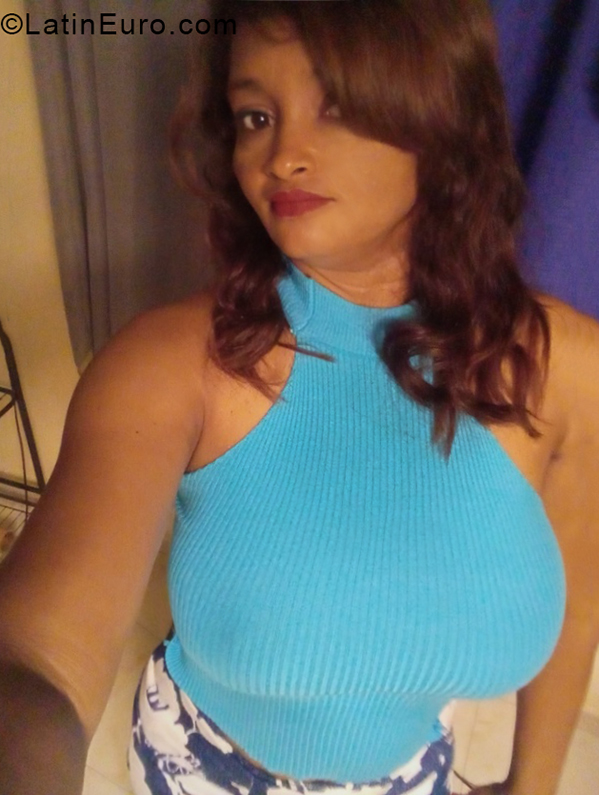 Date this stunning Dominican Republic girl Migdalia from Santo Domingo DO40406