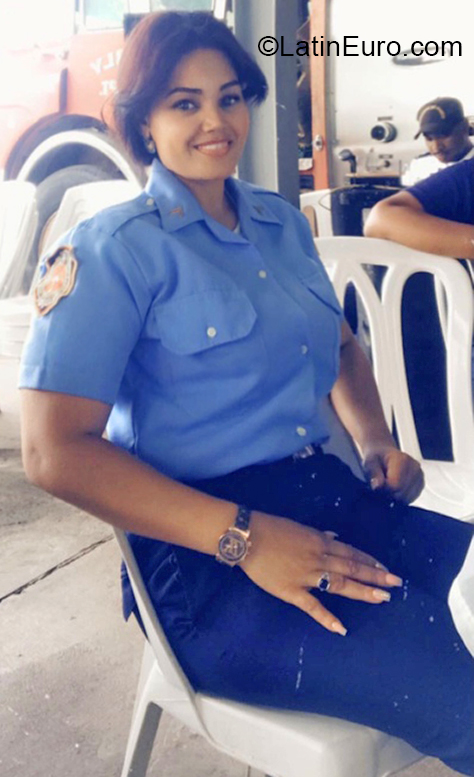 Date this beautiful Dominican Republic girl Iris from Santo Domingo DO40421