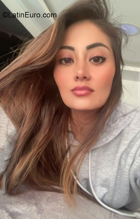 Date this nice looking Ecuador girl Sofia from Ambato EC877