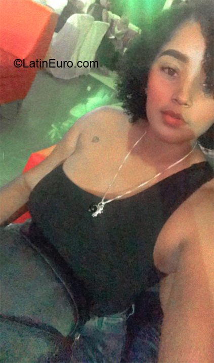 Date this sultry Dominican Republic girl Angelica from Puerto Plata DO40424