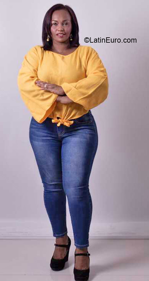 Date this sultry Dominican Republic girl Alfonsina from Santiago De Los Caballeros DO40681