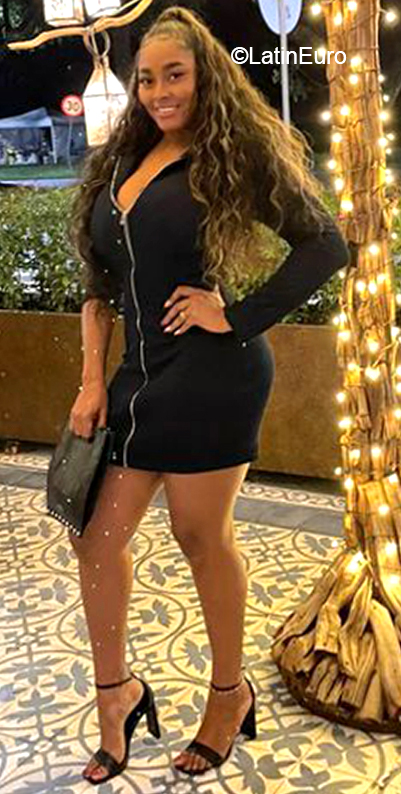 Date this happy Colombia girl Isabela from Cali CO31142