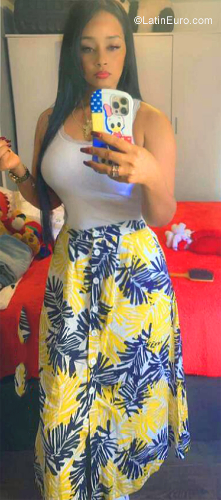 Date this good-looking France girl Claidys from Paris FR337