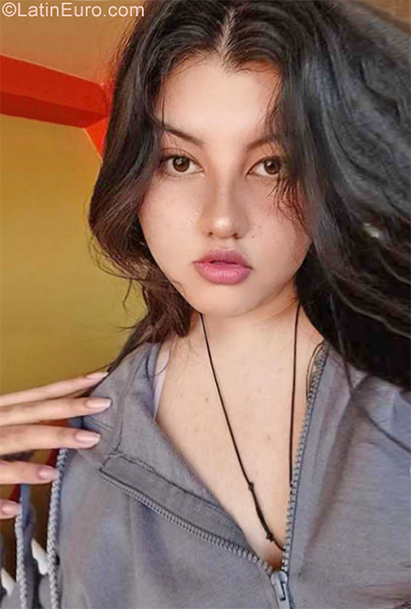 Date this sultry Peru girl Paola from Cusco PE1969