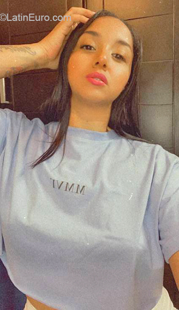 Date this beautiful United States girl Yafreisy from Brooklyn US21566