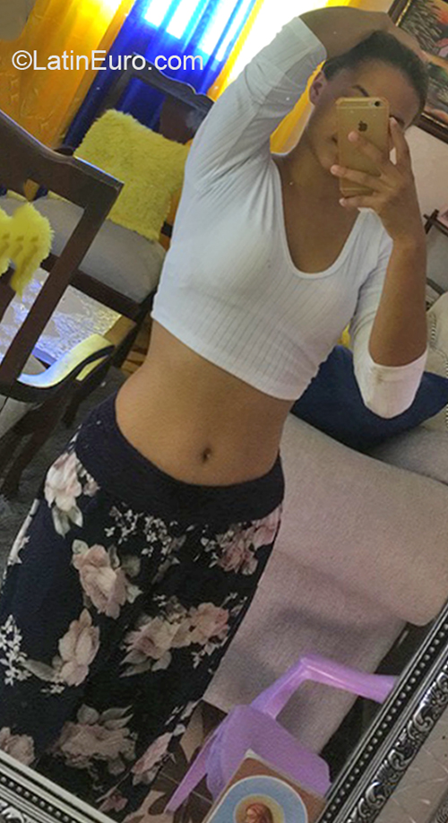 Date this beautiful Colombia girl Winifel from Santo Domingo CO31249