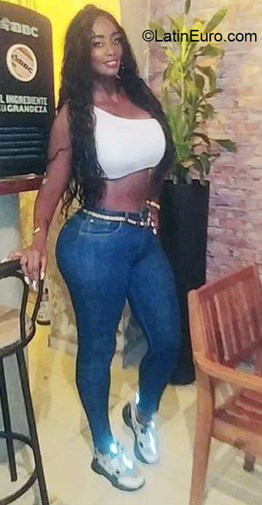 Date this athletic Colombia girl Nidia from Cali CO31255