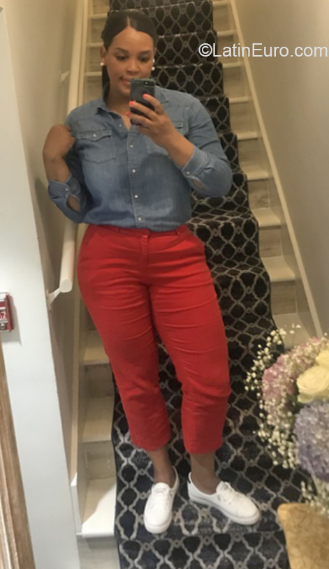 Date this voluptuous United States girl Maria from Nantucket US21572