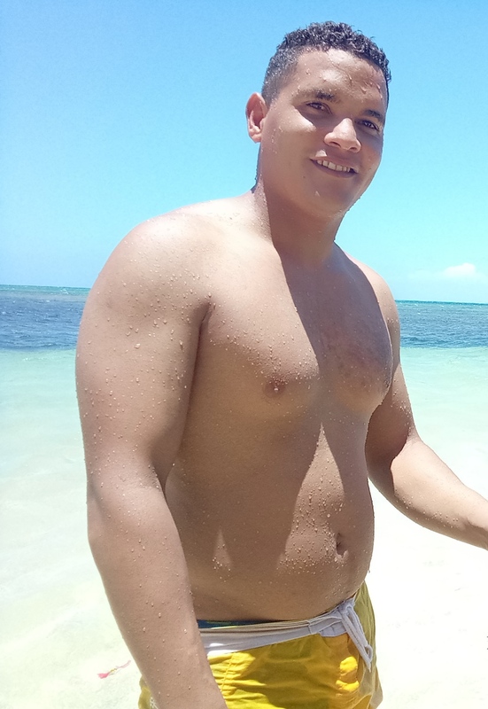 Date this gorgeous Cuba man Keiler from Holguín CU806