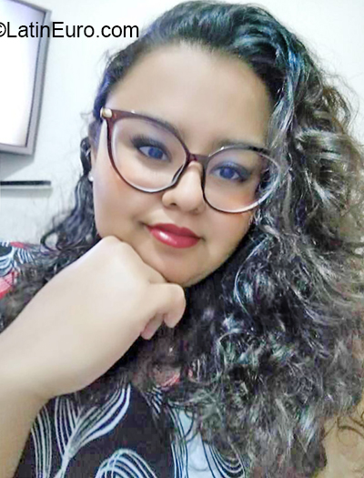 Date this nice looking Brazil girl Albiege from Porto Alegre BR11646