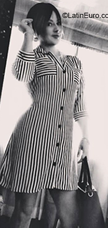 Date this nice looking Costa Rica girl Millena from San Jose CR502