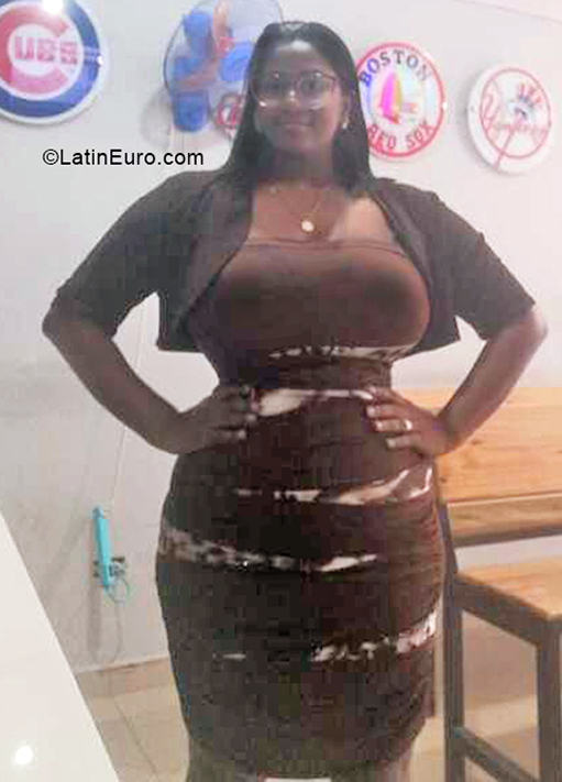 Date this exotic Dominican Republic girl Elizabeth from Santo Domingo DO40567