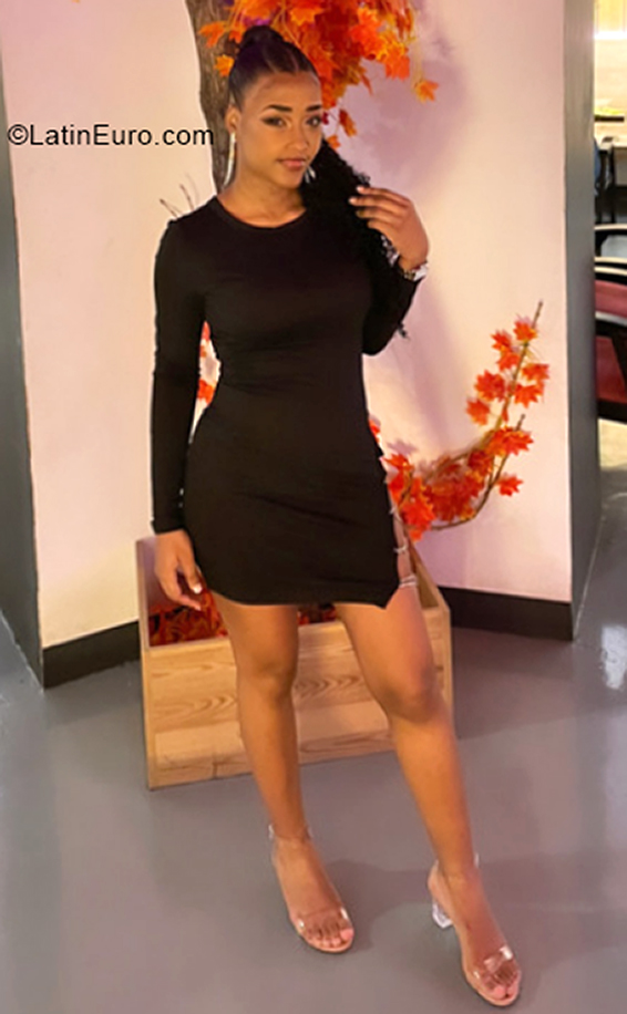 Date this passionate Spain girl Maria from Barcelona ES684