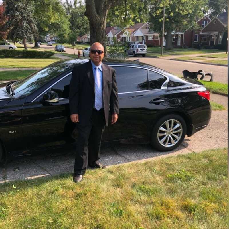 Date this stunning United States man Benz from Detroit US21596