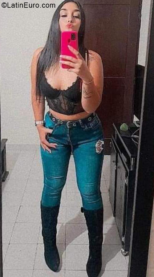 Date this sensual Colombia girl Camila from Cali CO31331