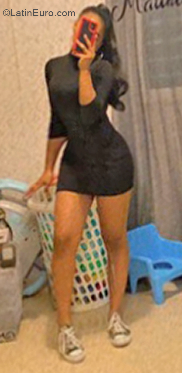 Date this gorgeous Dominican Republic girl Rosy from Santo Domingo DO40578