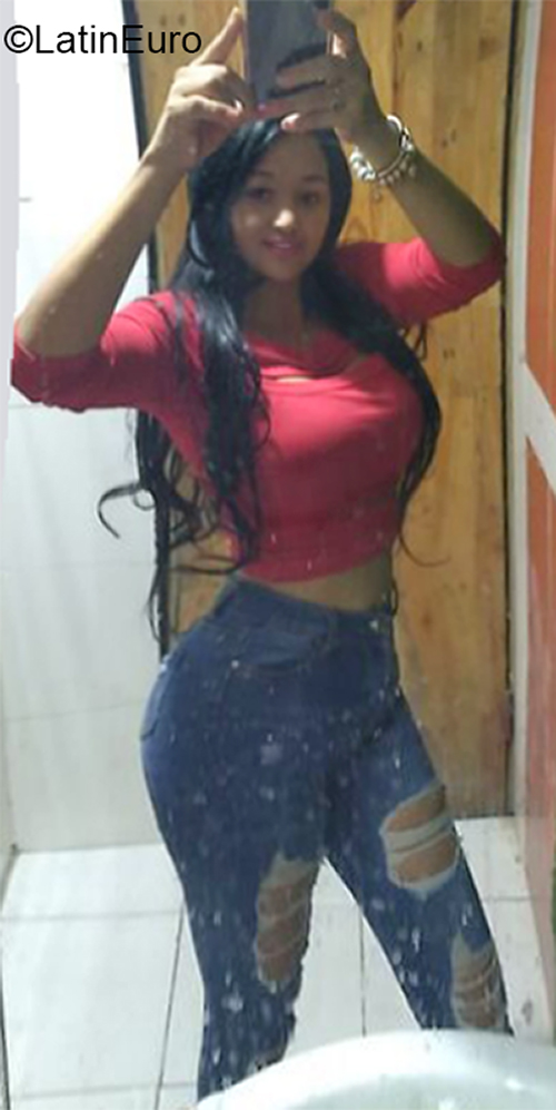 Date this exotic Dominican Republic girl Sandra from Santo Domingo DO40588