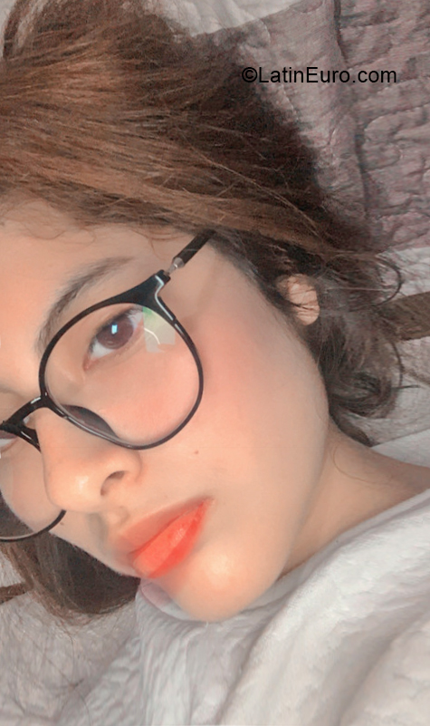 Date this voluptuous Peru girl Adri from Lima PE1979