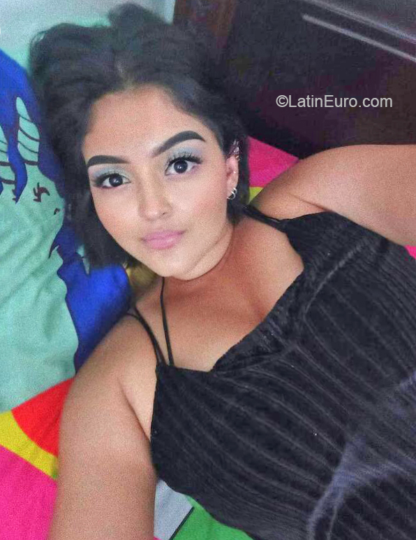 Date this exotic Colombia girl Daniela from Cali CO31392