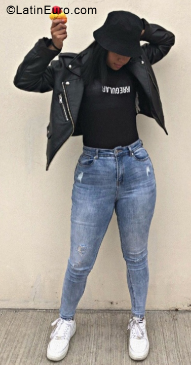 Date this pretty Venezuela girl Ximena from Caracas VE4160