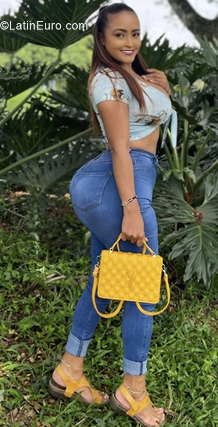 Date this athletic Colombia girl Katherin from Cali CO31423