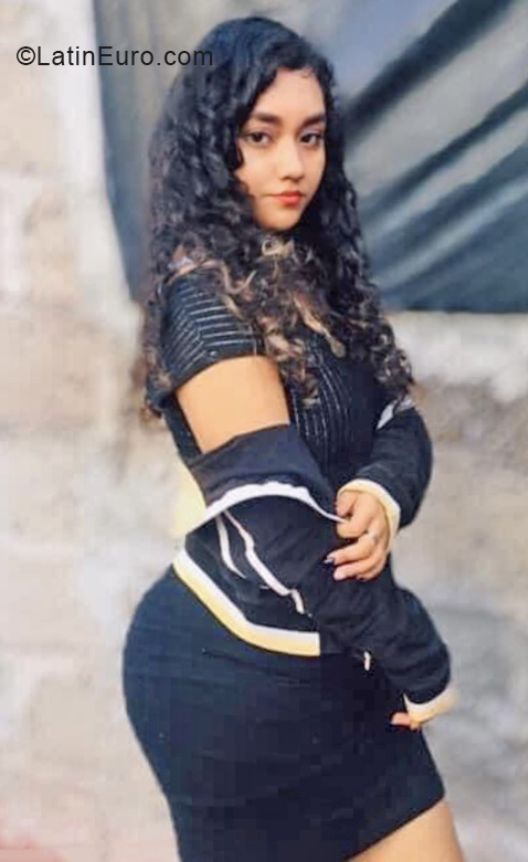 Date this charming Mexico girl ARI from Toluca MX2590