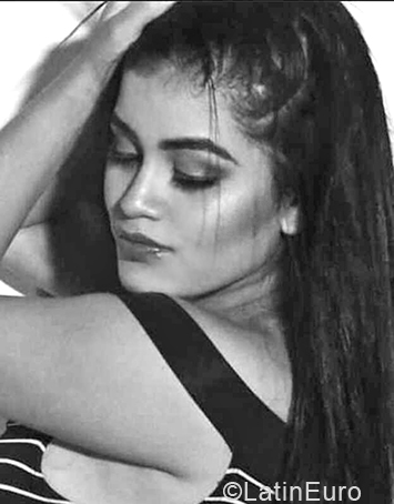 Date this voluptuous Colombia girl Mariana from Cali CO31470