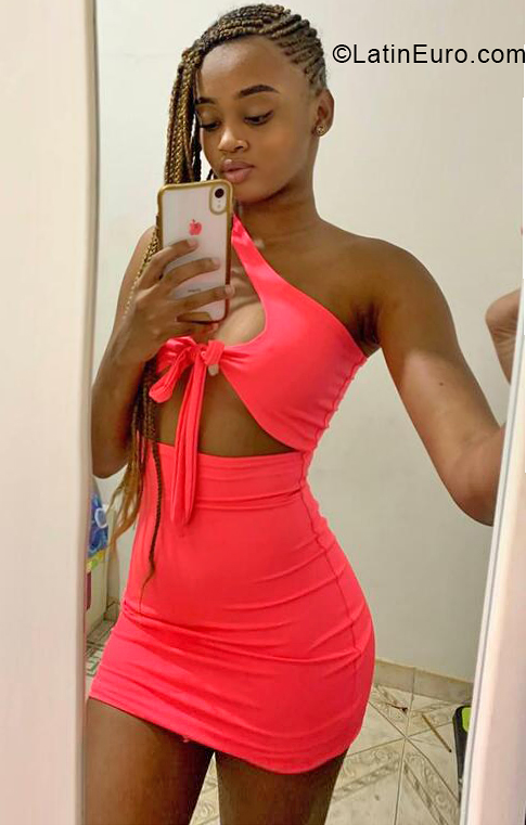 Date this nice looking Colombia girl Valentina from Cali CO33716