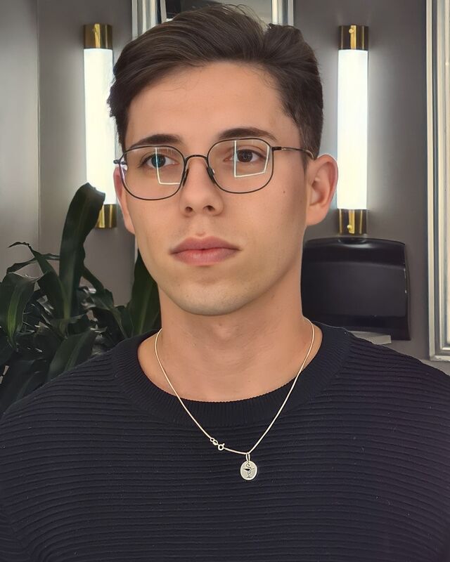 Date this tall Brazil man Gustav from Florianópolis BR11732
