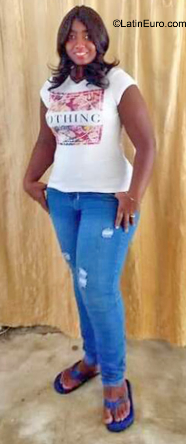 Date this attractive Colombia girl Andrea from Cali CO31529