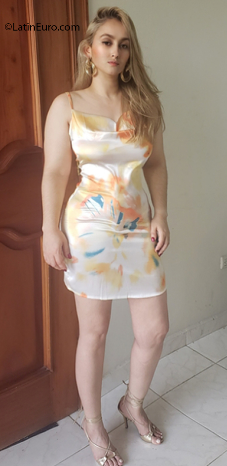 Date this tall Dominican Republic girl Alondra from Santiago DO40754