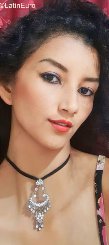 Date this fun Ecuador girl Anmary from Palestina EC918
