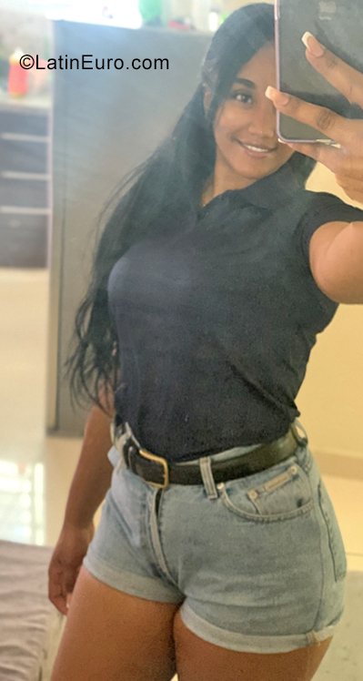 Date this attractive Dominican Republic girl Ysnsy from Santo Domingo DO40793