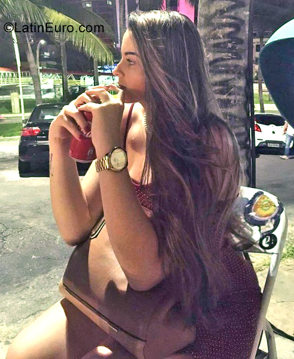 Date this happy Brazil girl Lais from Salvador BR11870