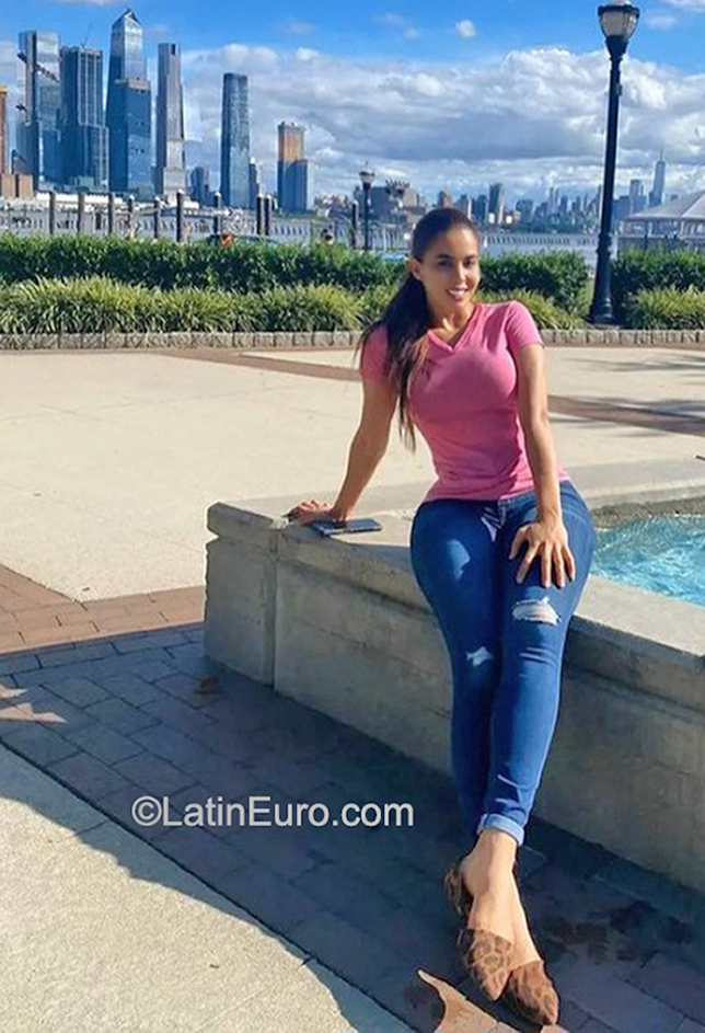 Date this foxy United States girl Rosmery from New York US21760