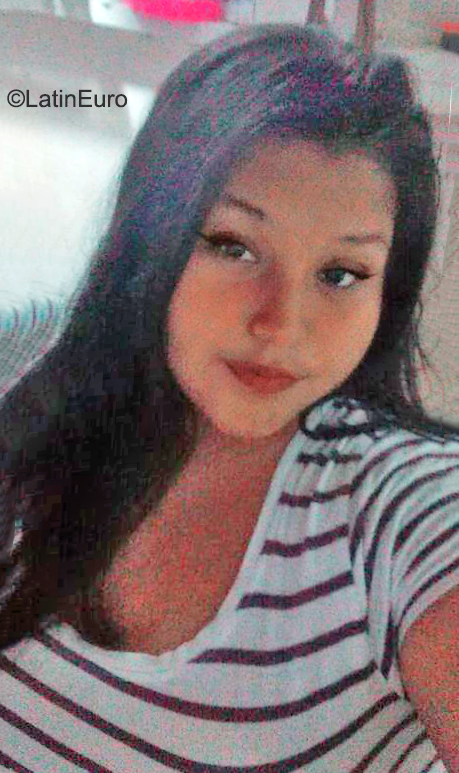 Date this foxy Peru girl Raquel from Iquitos PE2008