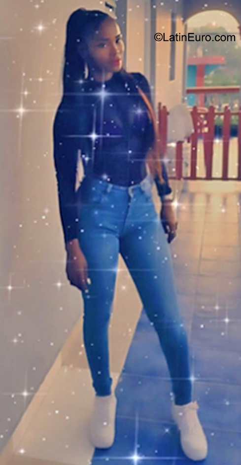 Date this voluptuous Dominican Republic girl Yara from Santo Domingo DO40852