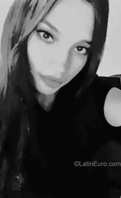 Date this attractive Colombia girl Estefi from Bogota CO31783