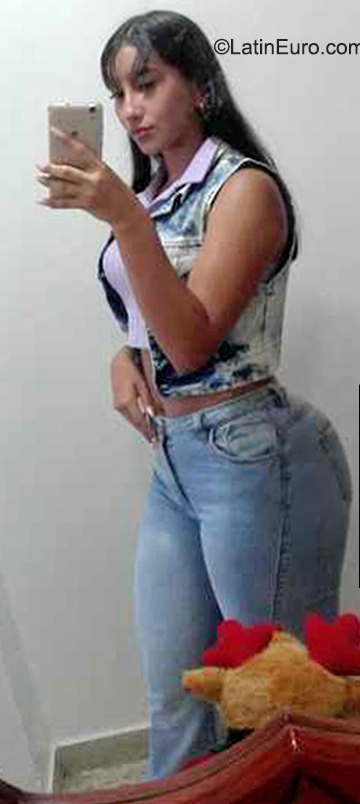 Date this lovely Venezuela girl Nau from San Cristóbal VE4225