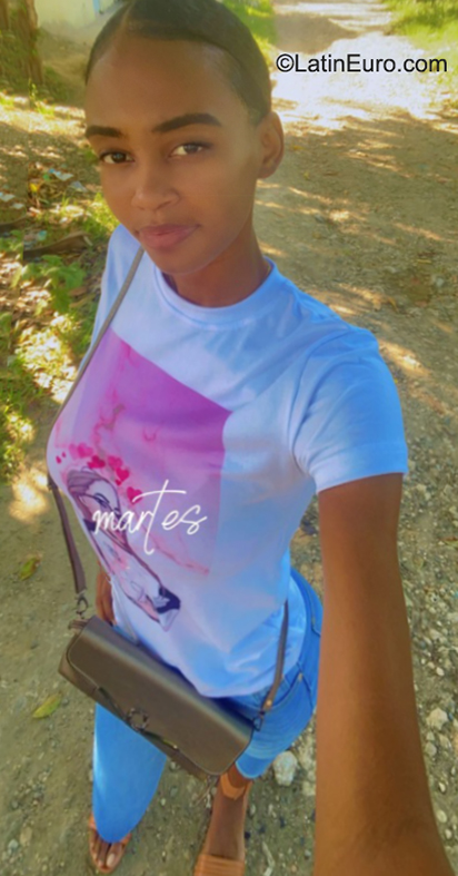 Date this athletic Dominican Republic girl Karen from Santo Domingo Este DO40876