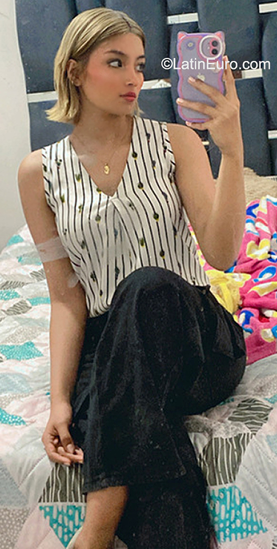Date this hot Colombia girl Angeles from Cali CO32113
