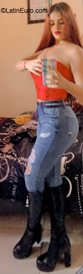 Date this foxy Colombia girl Andrea from Medellin CO31872
