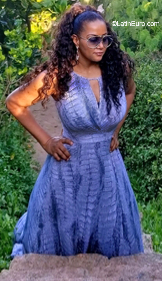 Date this charming Brazil girl Simone from Rio De Janeiro BR12327