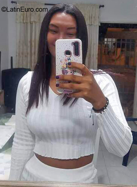 Date this lovely Colombia girl Kiara from Cali CO31898