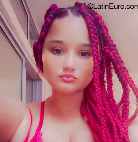 Date this happy Dominican Republic girl Dhayana from Santo Domingo DO40929