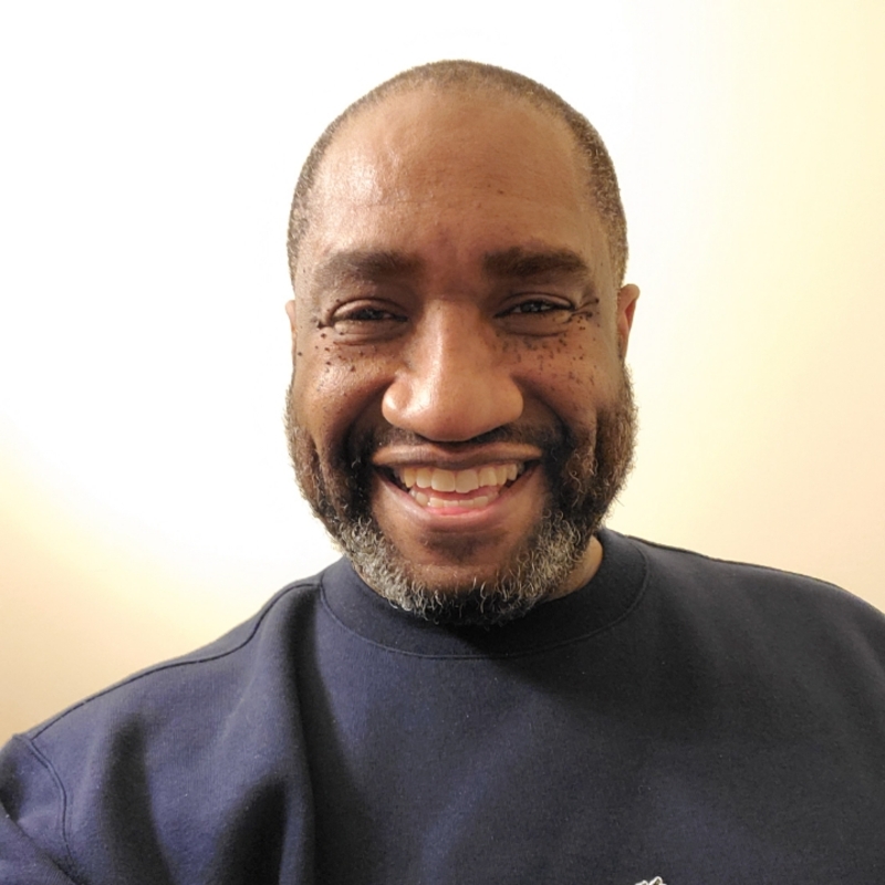 Date this stunning United States man Pauly from Chicago US21801