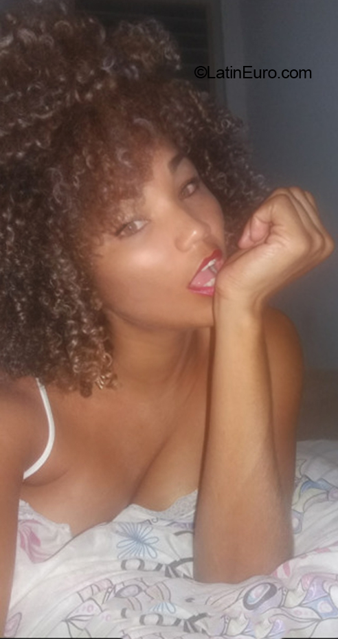 Date this beautiful Brazil girl Lianda from Salvador BR12020