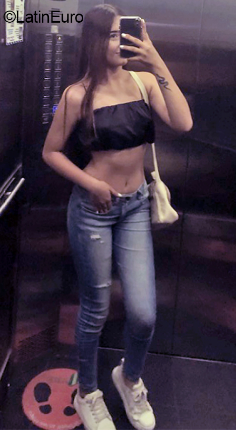 Date this georgeous Colombia girl Nicol from Ibague CO31922