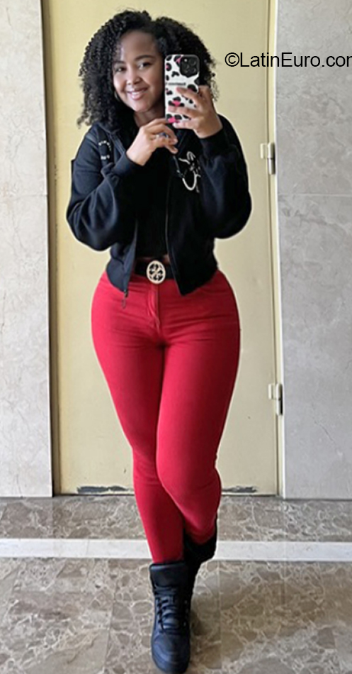 Date this sultry Spain girl Maryi from Valencia ES722